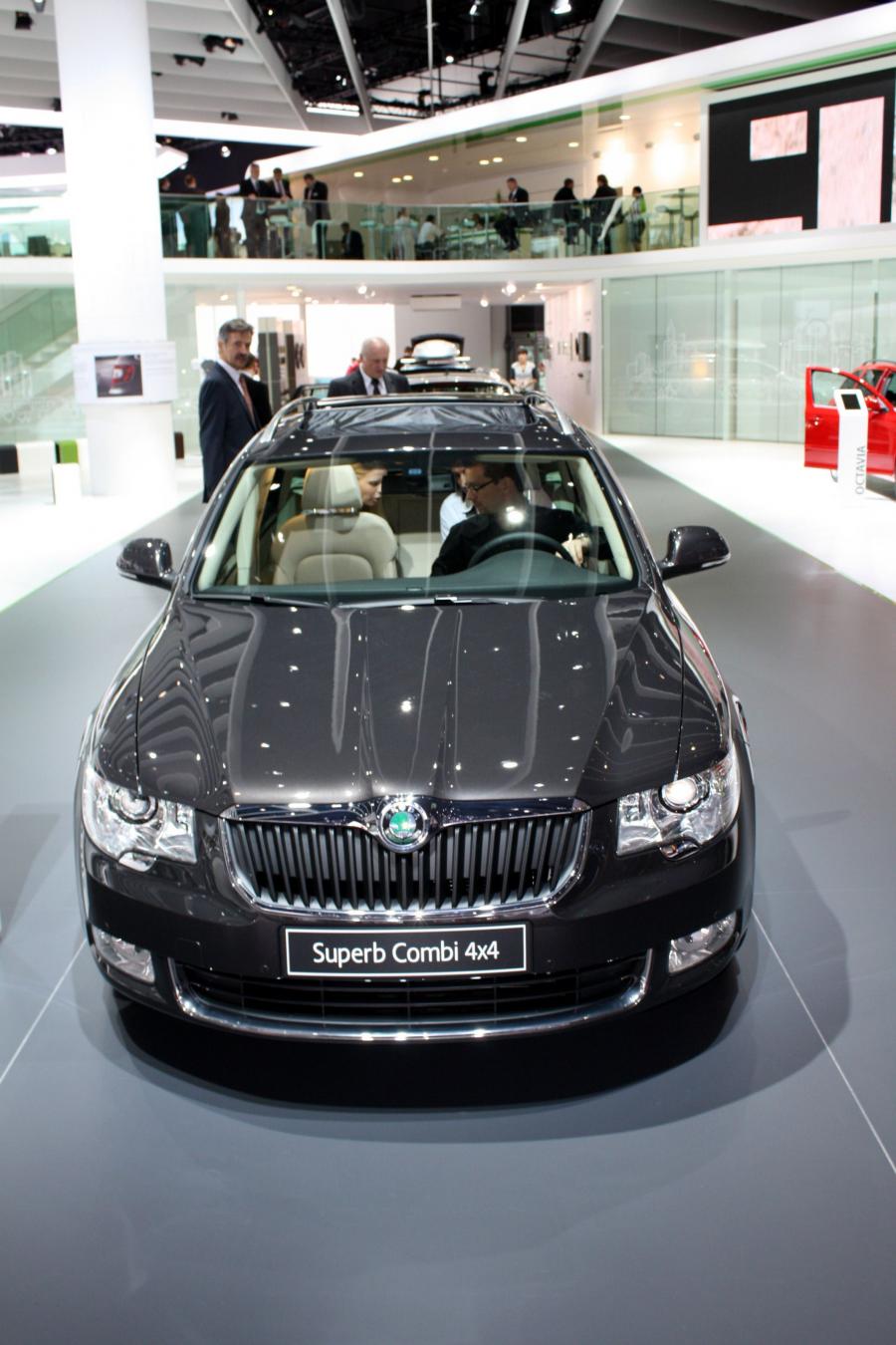  Skoda Superb Combi 2010 года  (фото 17 из 19)